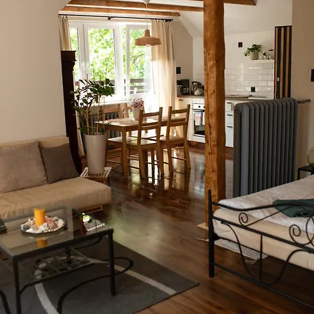 - Sloneczne Poddasze Apartamento *